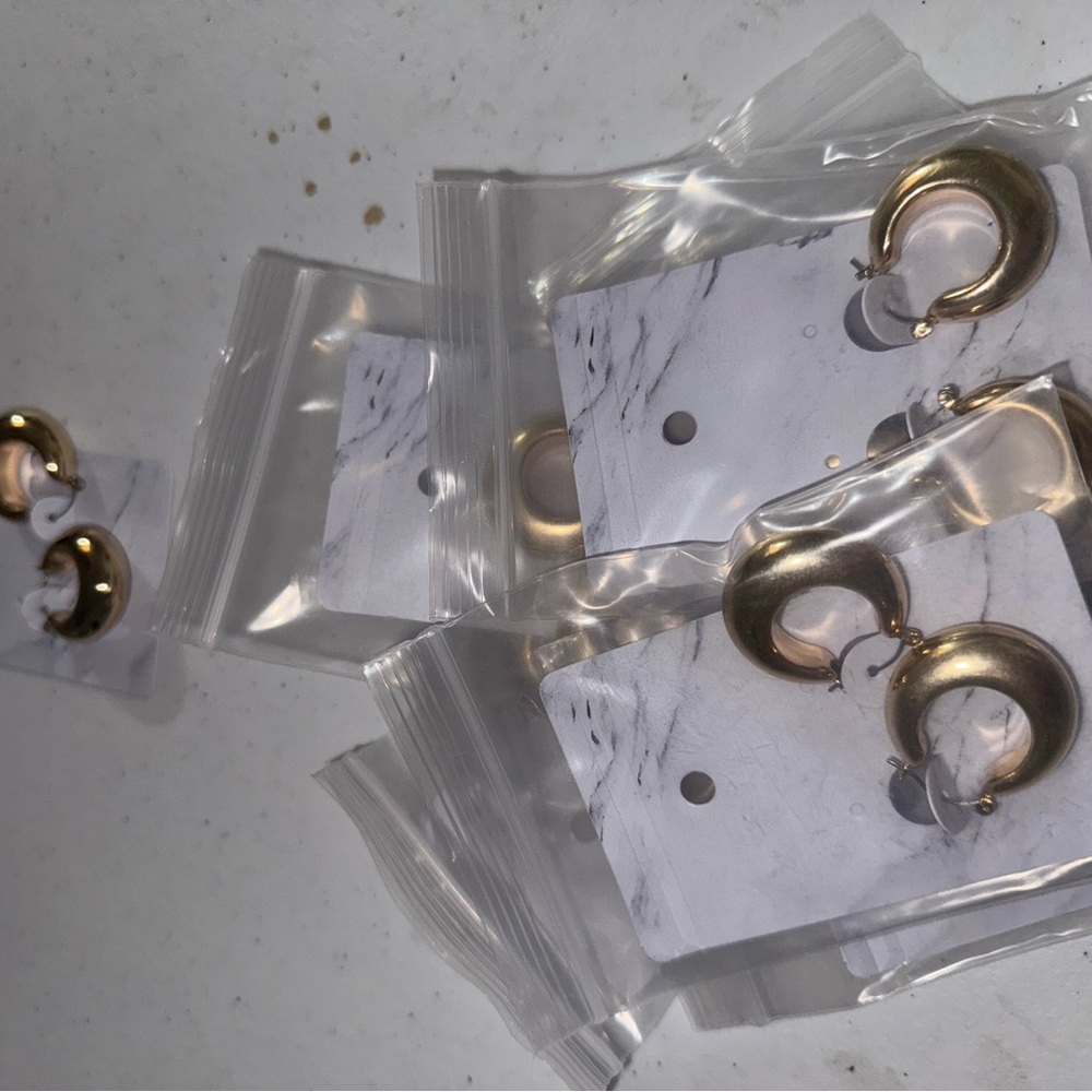 Classic Gold Hoop Earrings - Elegant Everyday Accessories